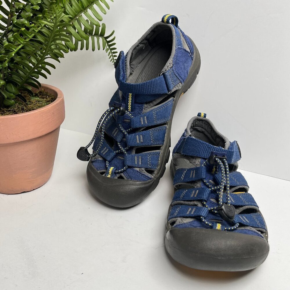 Keen Newport H2 Sandals Big Kid Size US 3 EU 35 waterproof Easy Bungee Velcro
